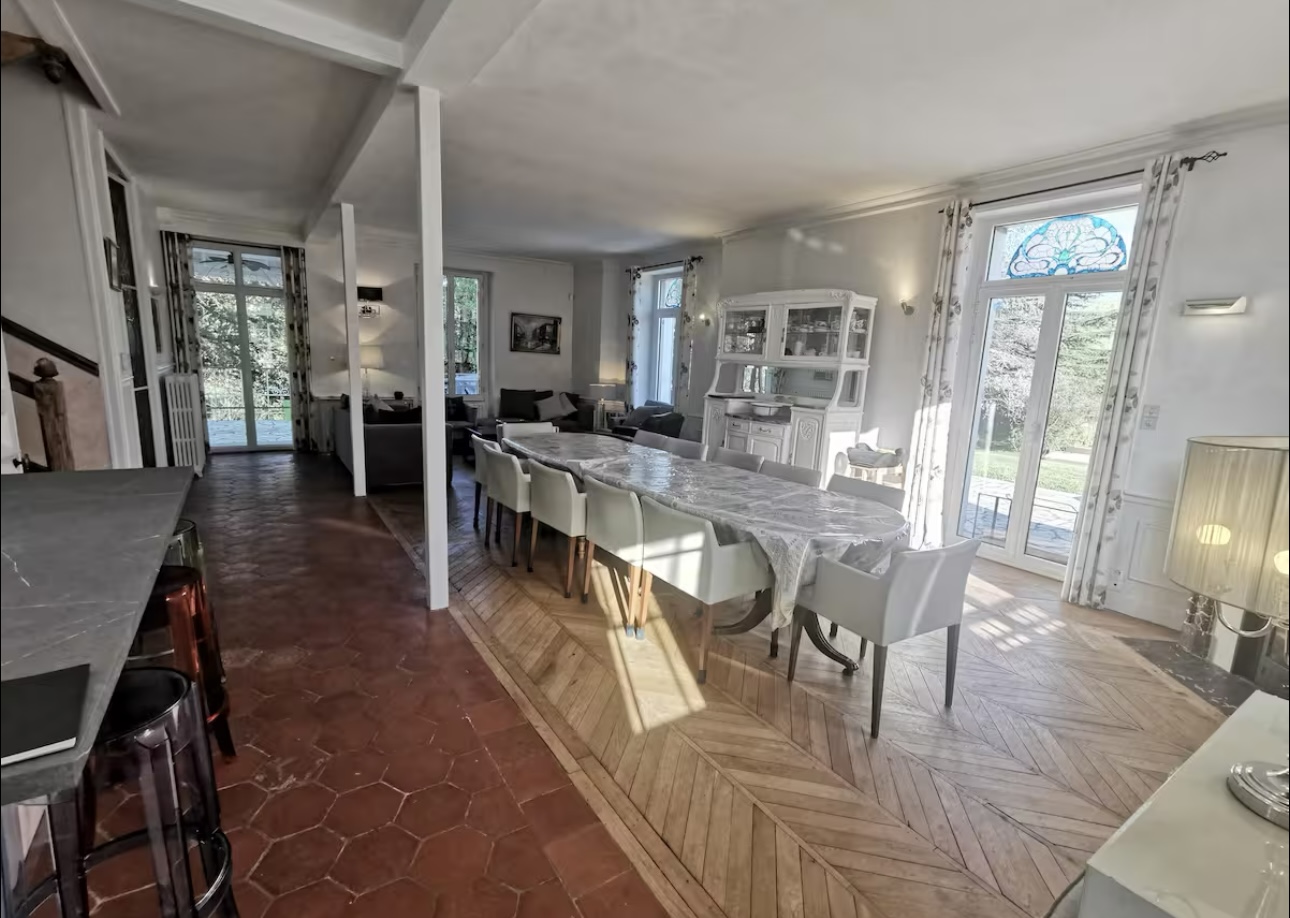 Elegant dining room